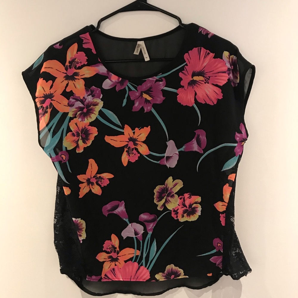 Live 4 Truth Floral top